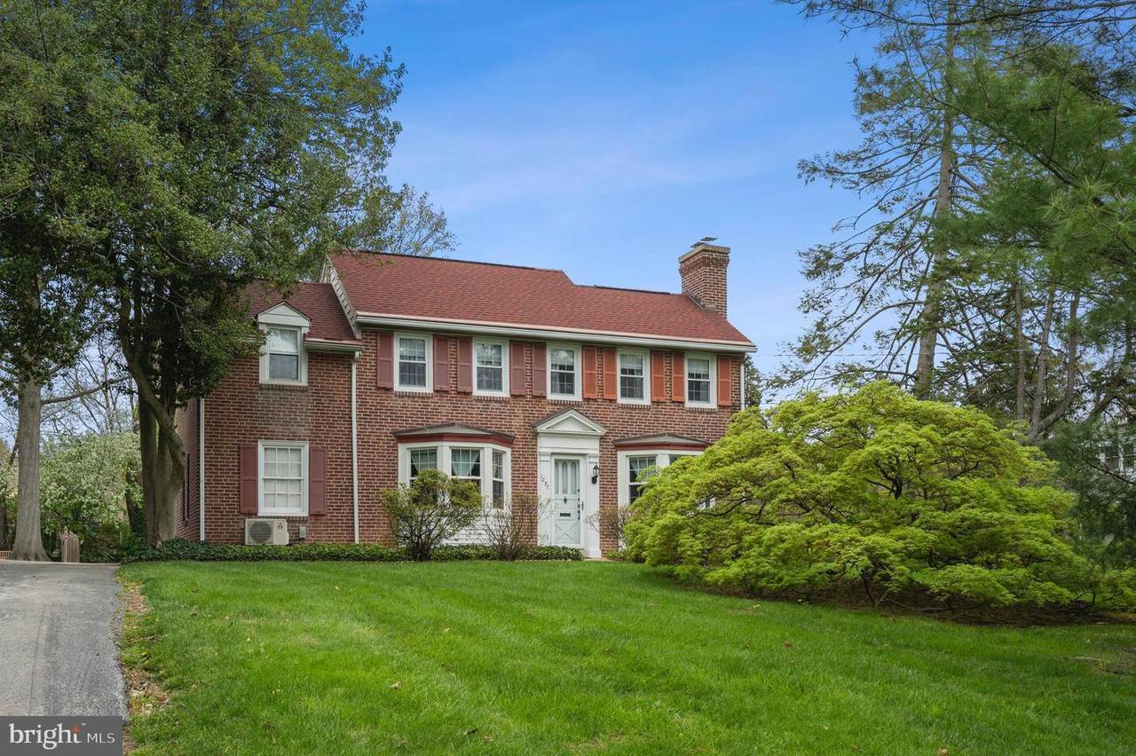 1037 Montgomery Avenue - Photo 1