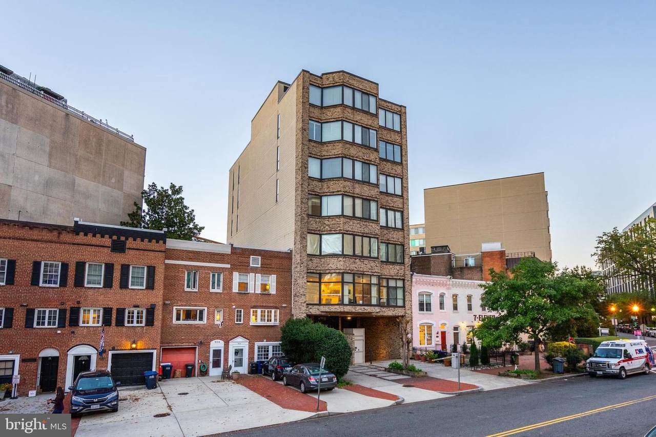 908 New Hampshire Avenue - Photo 1
