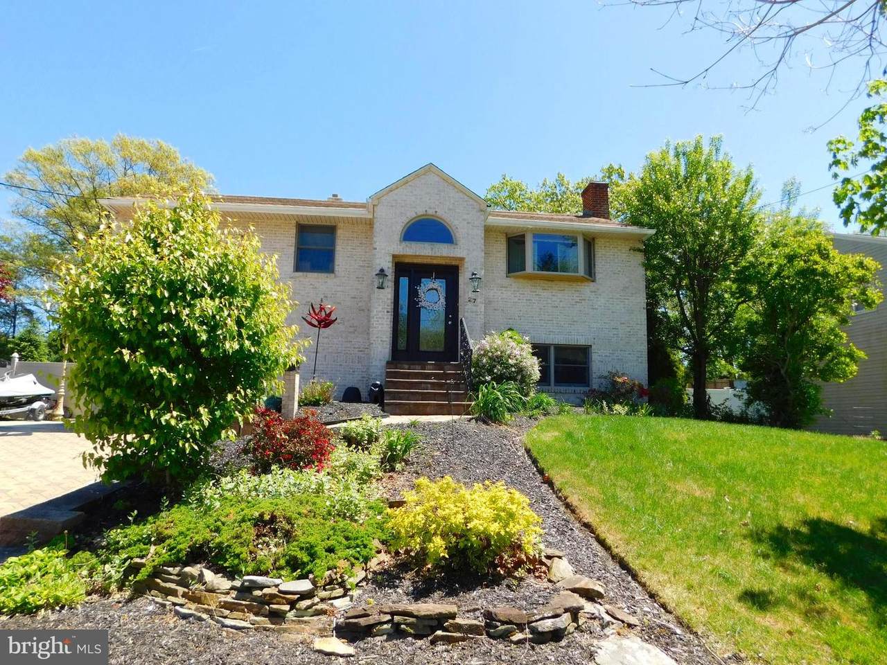 27 Saint Regis Drive - Photo 1