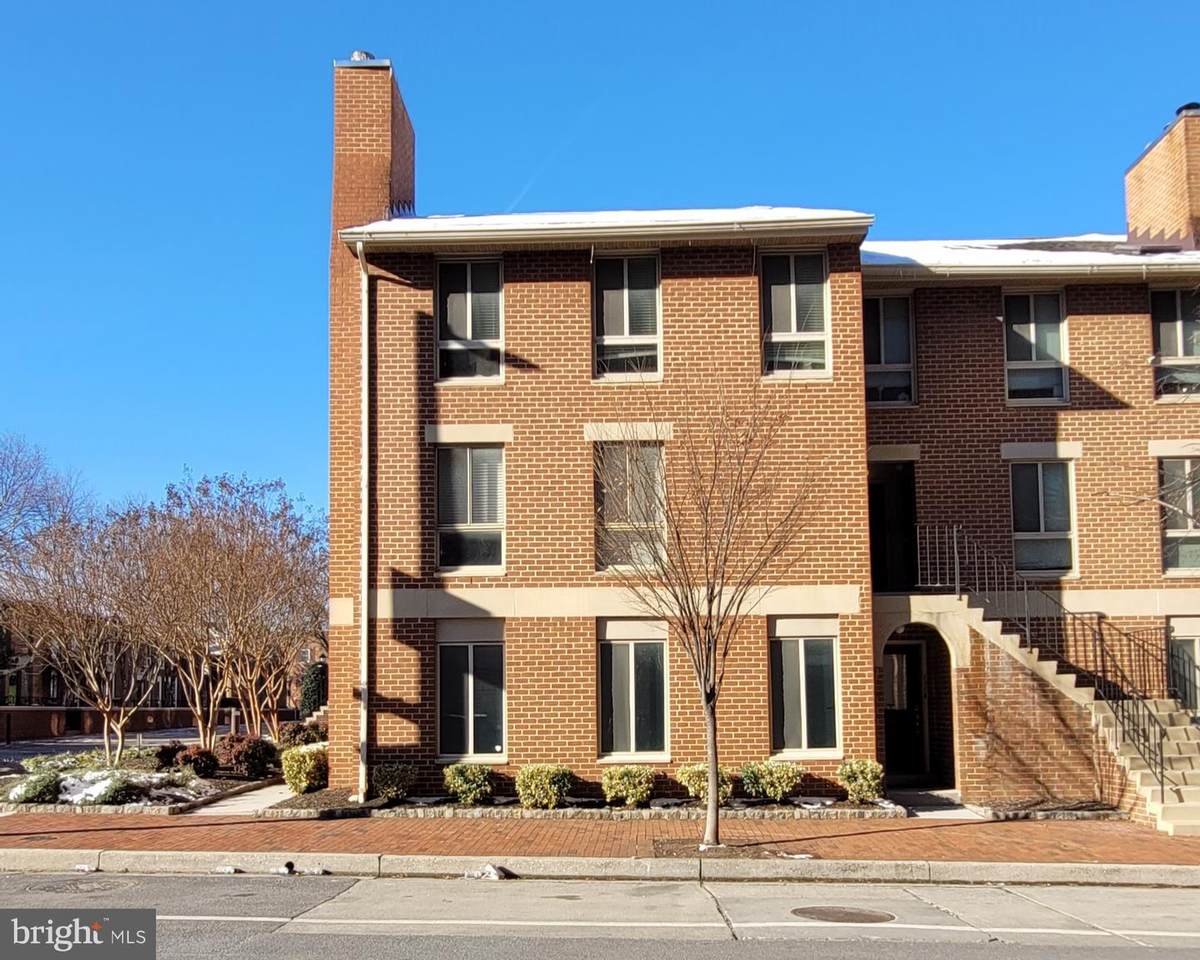 652 Charles Street - Photo 1