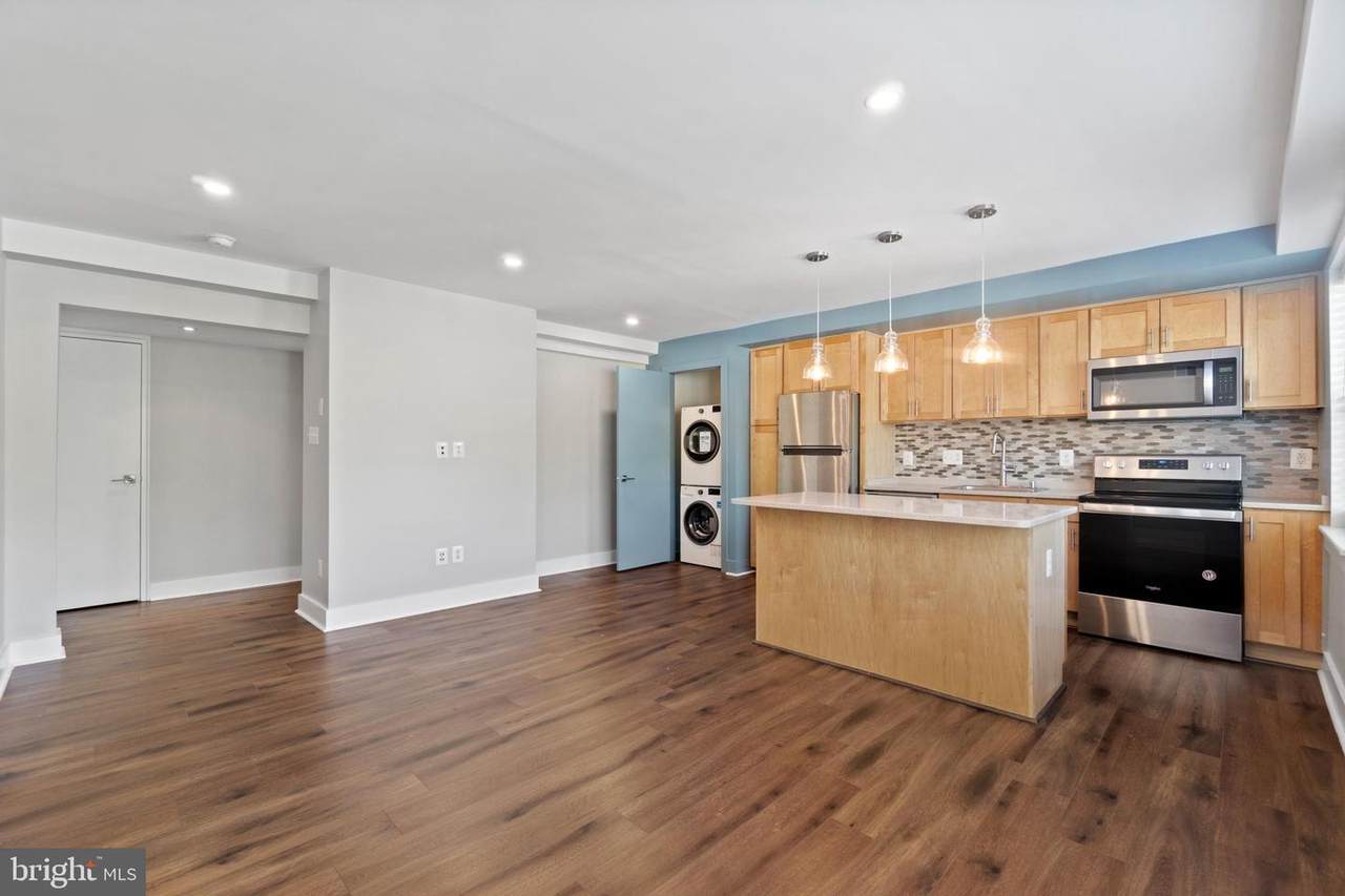 210 Oakwood - Photo 1