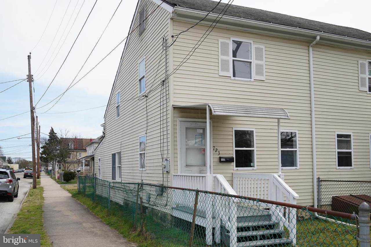 723 Dock Street - Photo 1