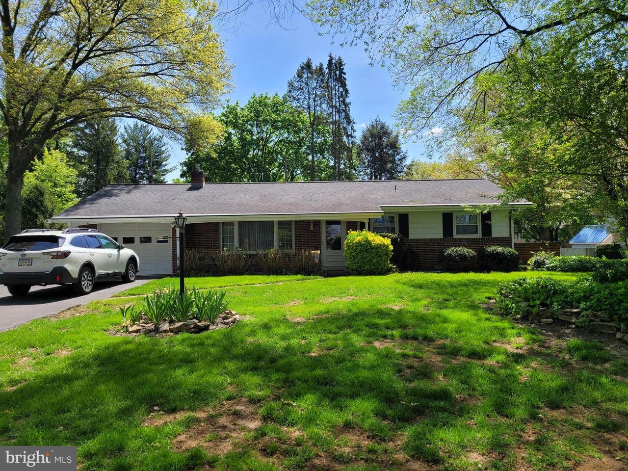 987 Hermosa Avenue - Photo 1