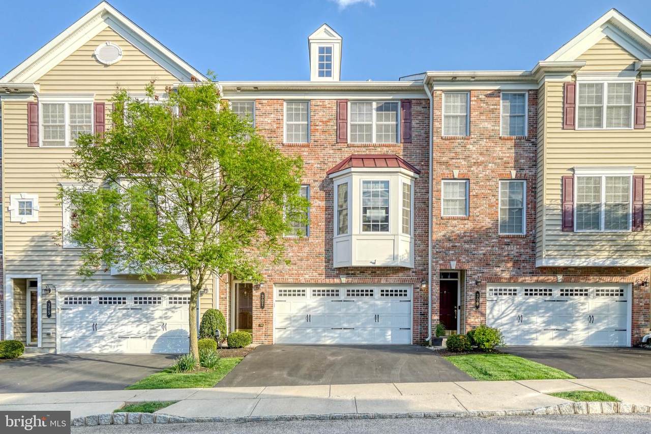 307 Ebony Court - Photo 1