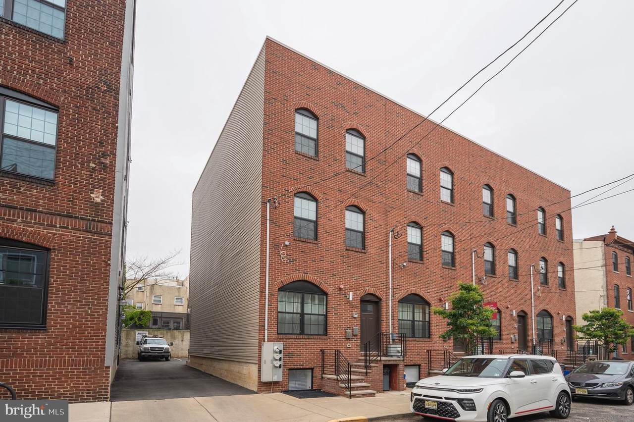 1516 Mascher Street - Photo 1
