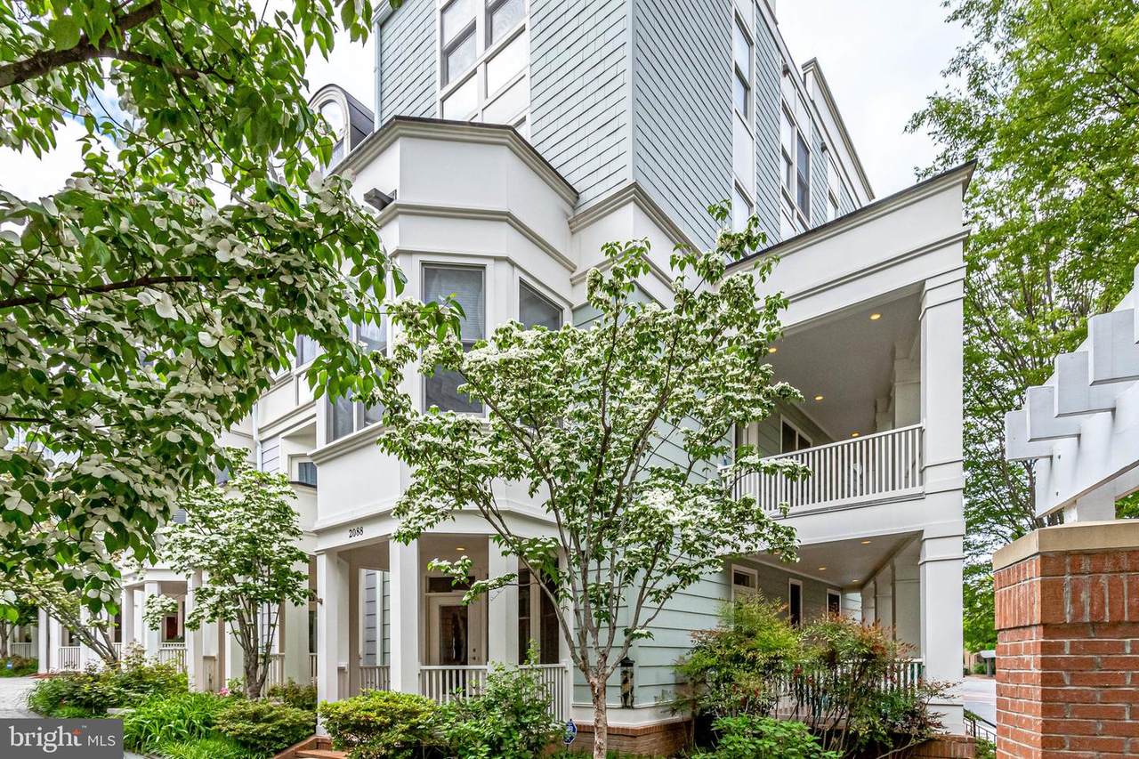 2088 Oakland Street - Photo 1