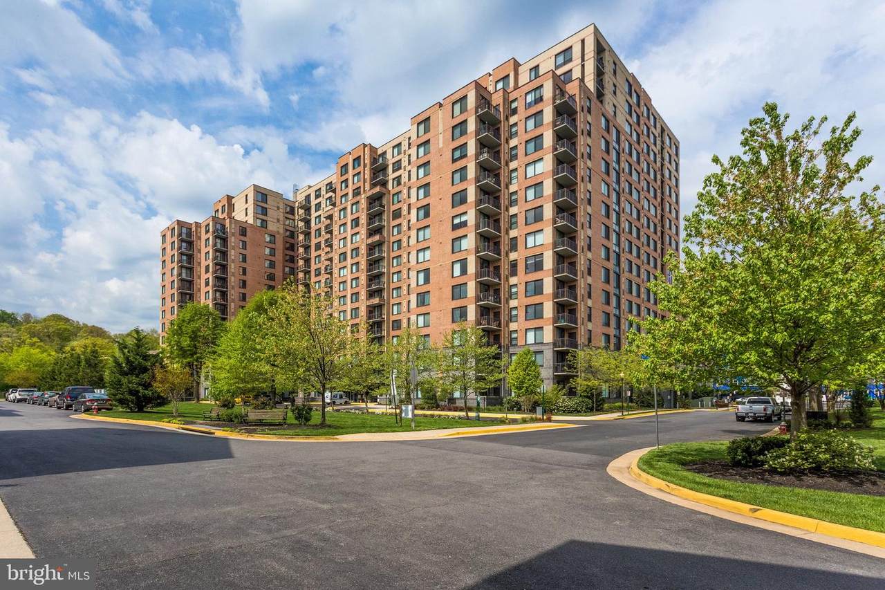 2451 Midtown Avenue - Photo 1