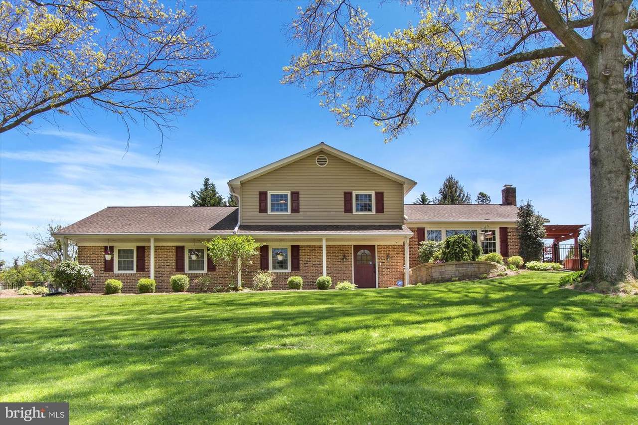420 Greenway Drive - Photo 1