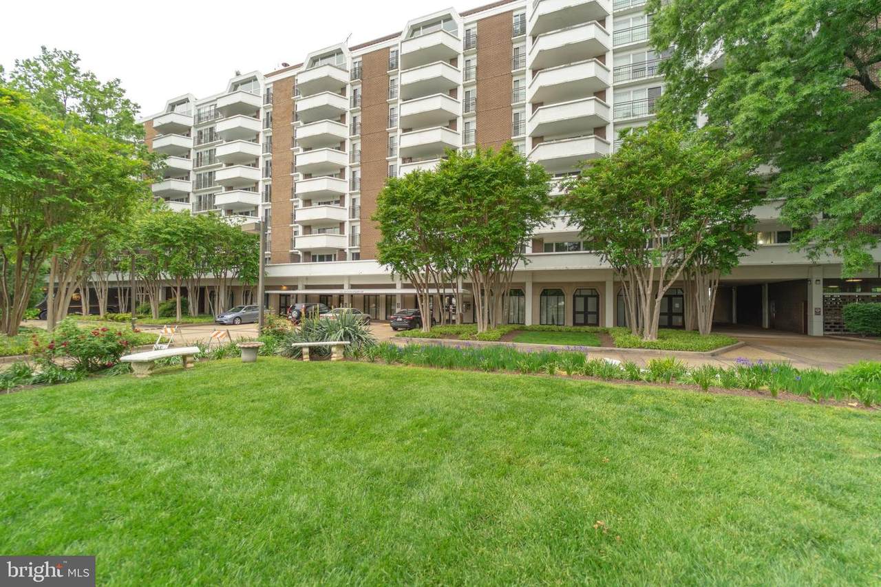 700 7TH Street - Photo 1