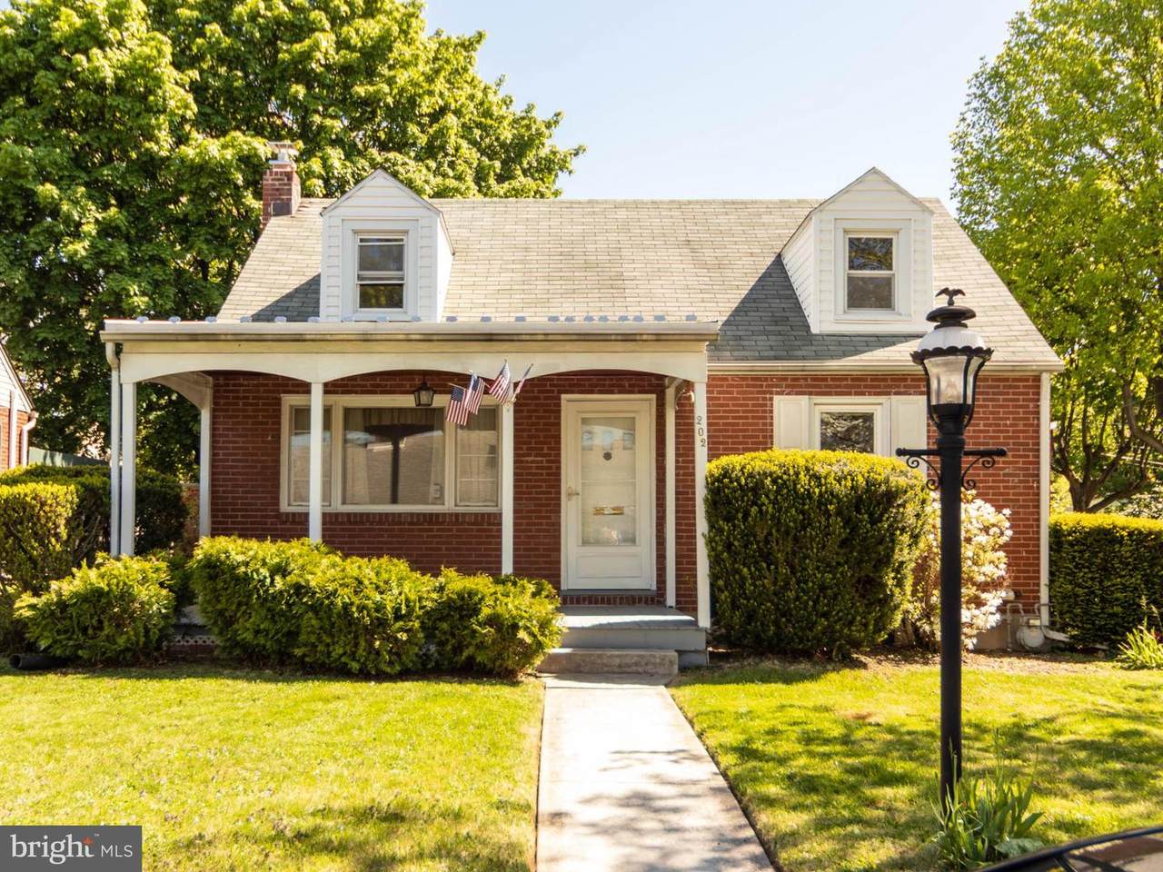 202 Linn Street - Photo 1