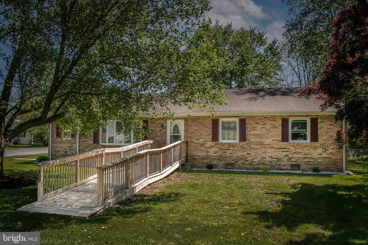 409 Noble Street - Photo 1