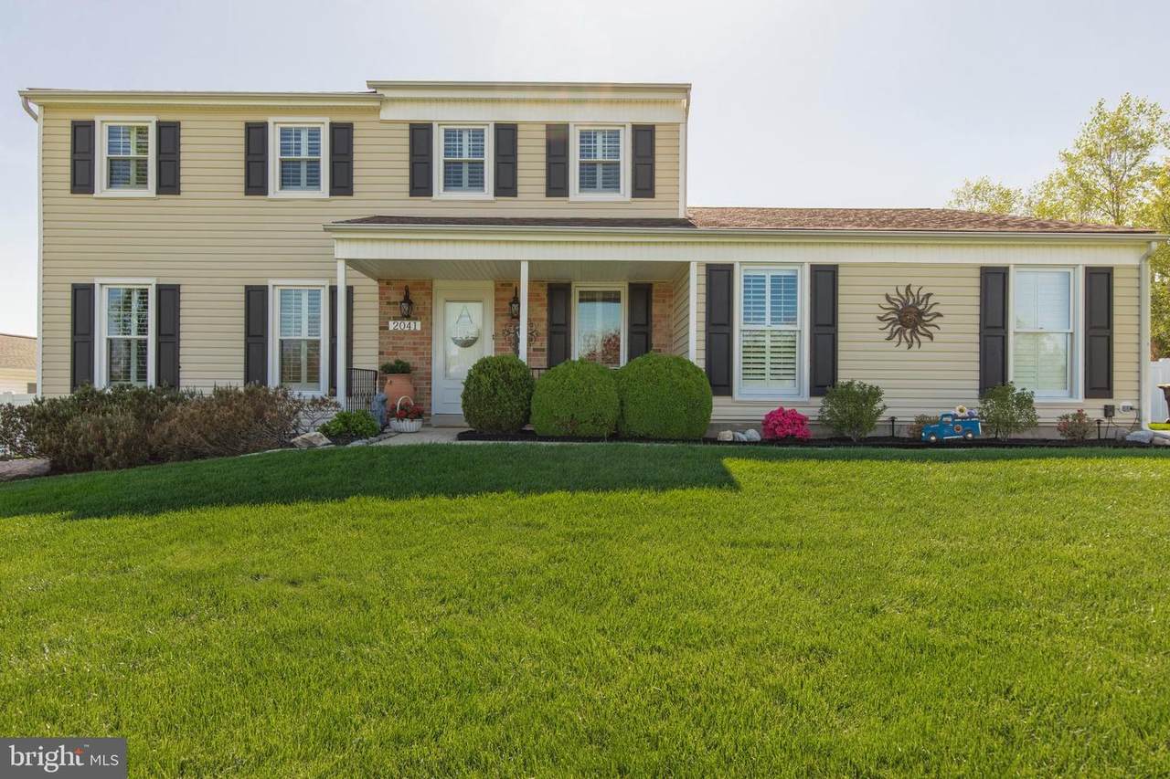 2041 Valley View Way - Photo 1