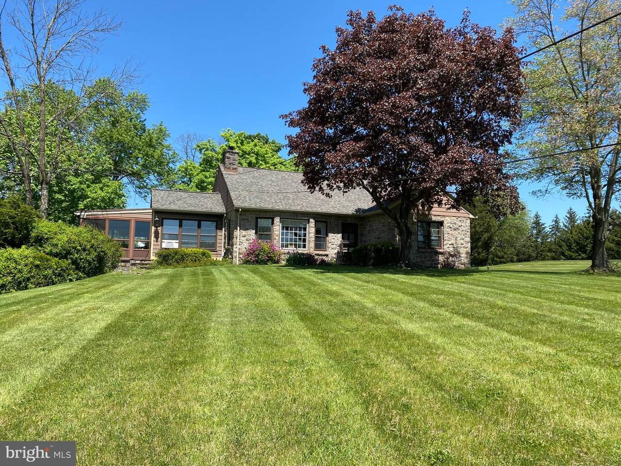 945 Ben Franklin Highway - Photo 1