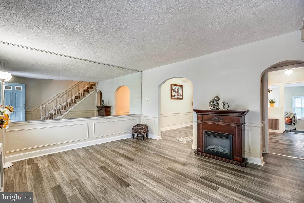 2548 Arunah Avenue - Photo 1
