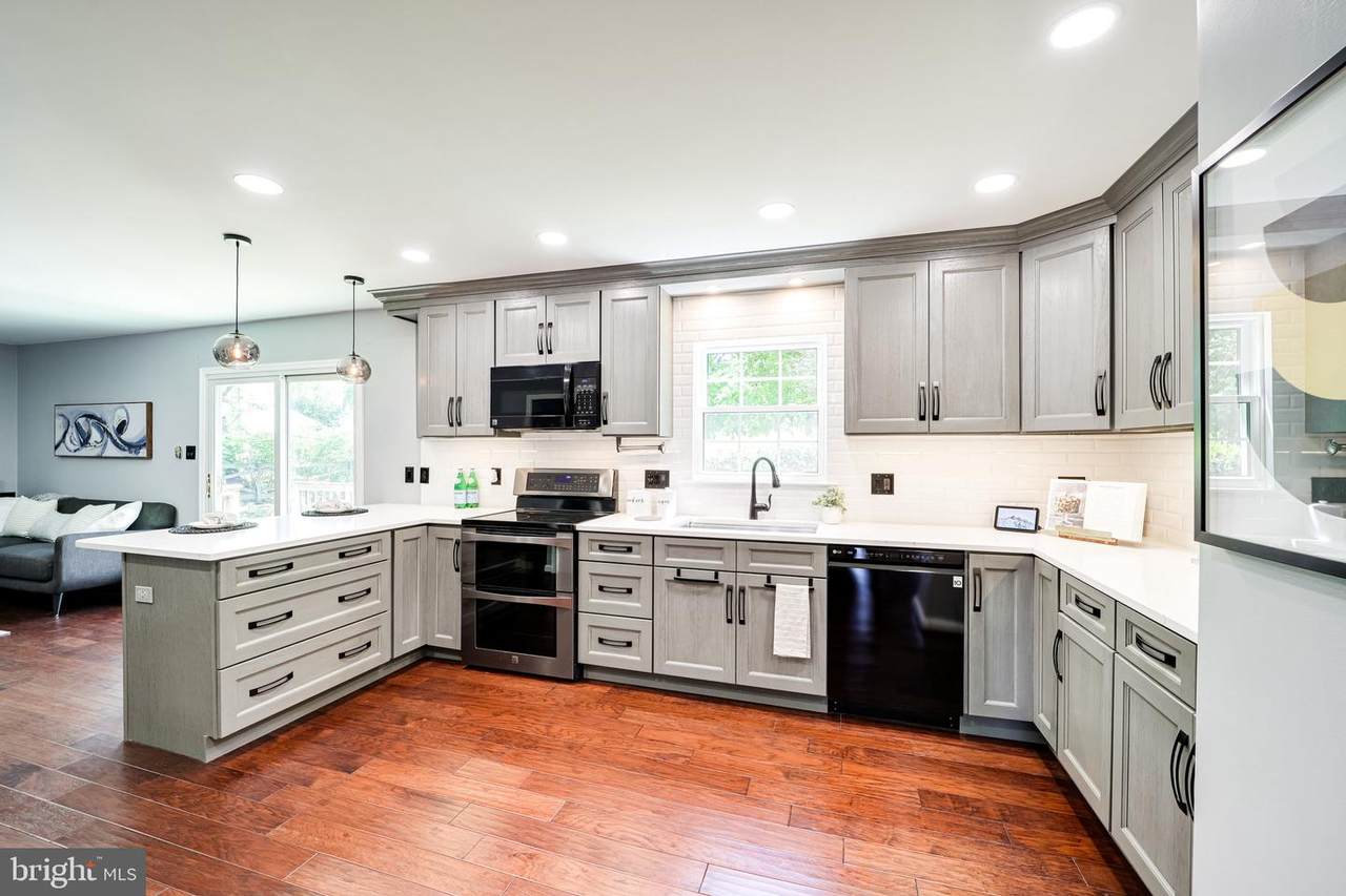 8219 Mount Vernon Highway - Photo 1