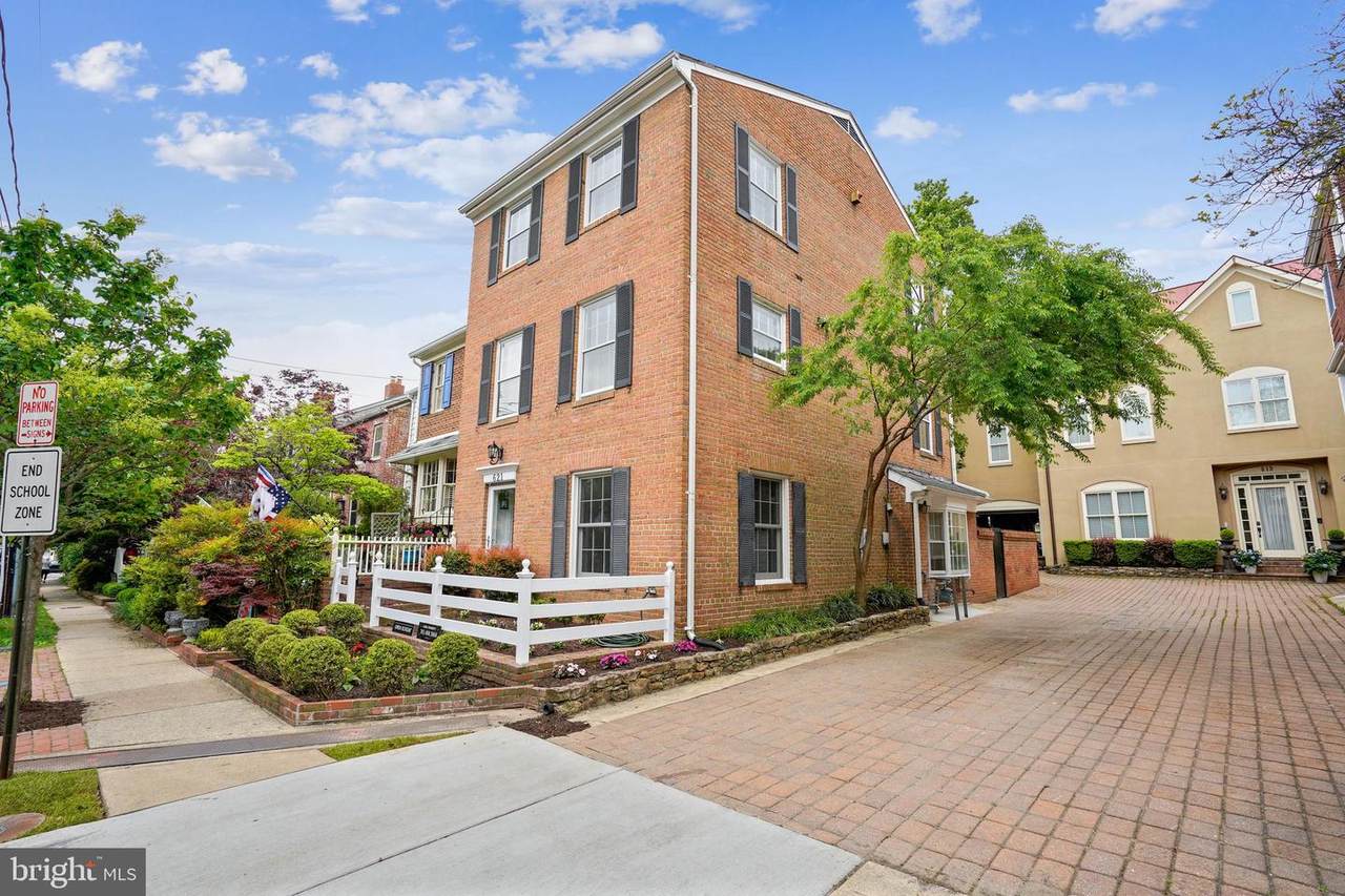 621 Saint Asaph Street - Photo 1