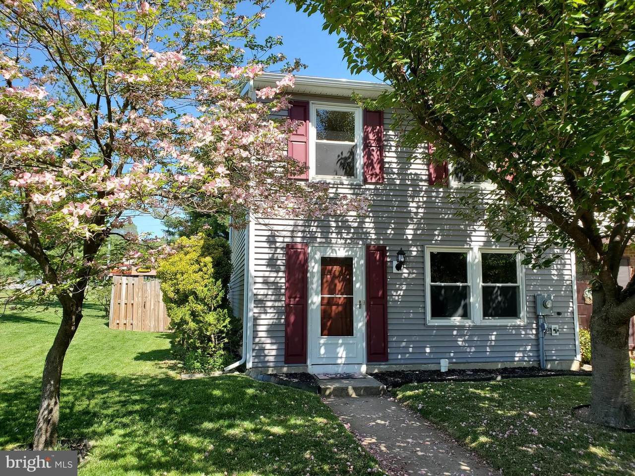 121 Sandalwood Court - Photo 1