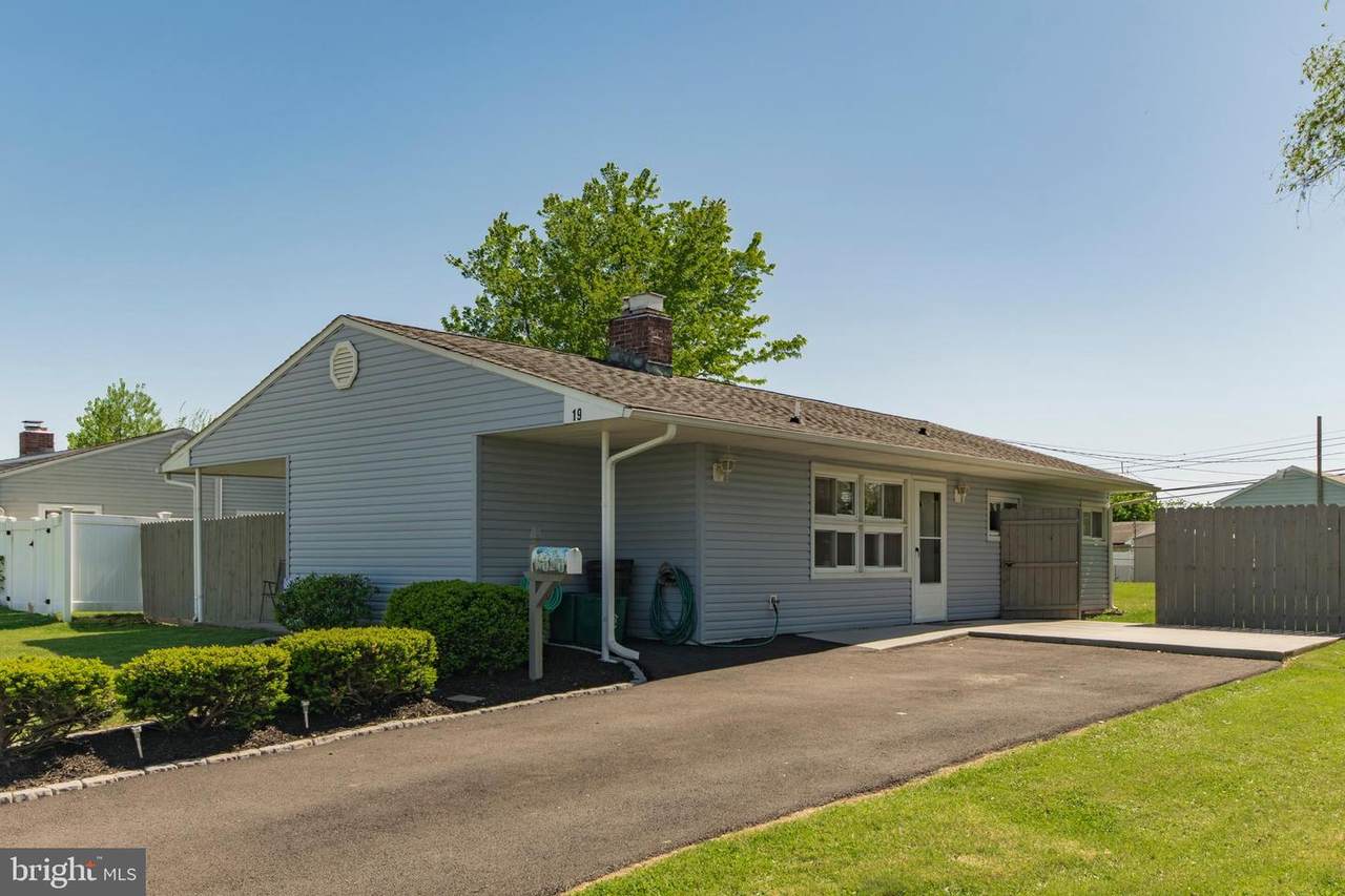 19 Pebble Lane - Photo 1