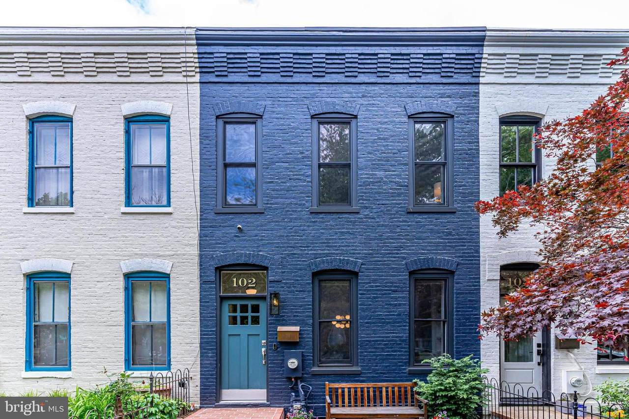 102 10TH Street - Photo 1