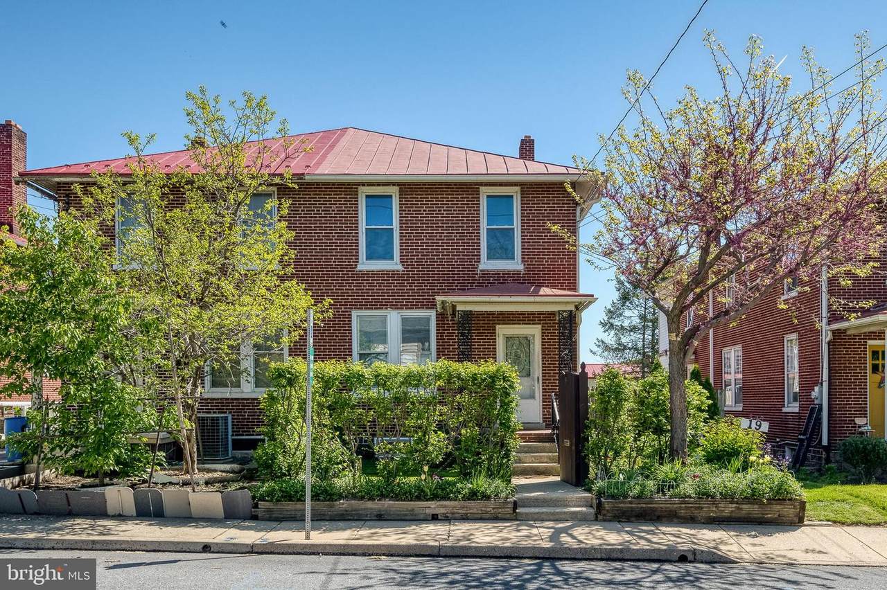 19 Custer Avenue - Photo 1