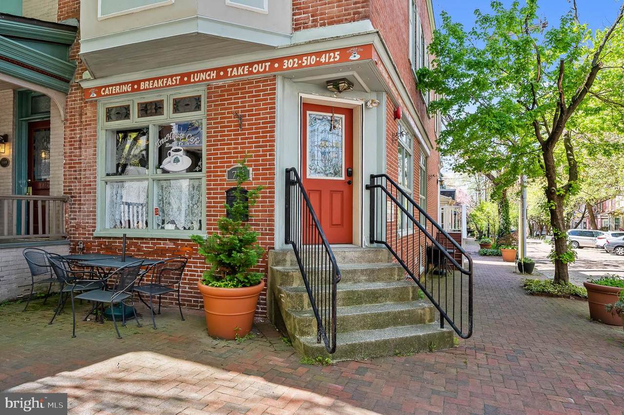714 11TH Street - Photo 1