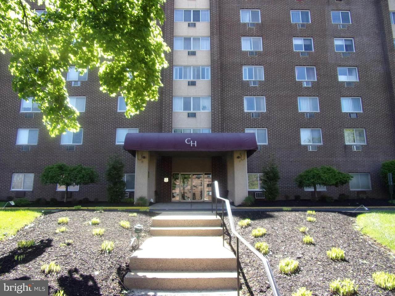 860 Lower Ferry Road - Photo 1