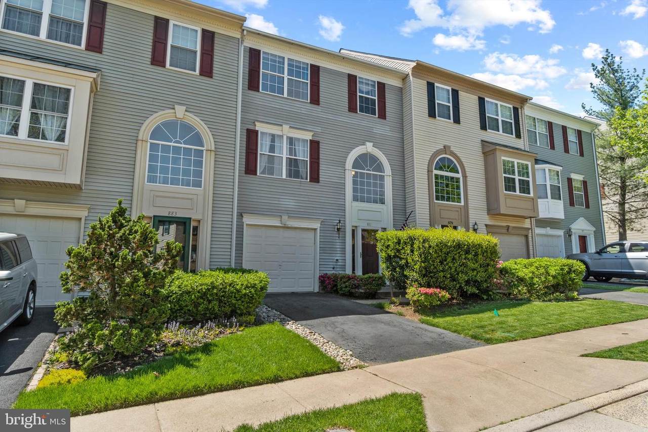 881 Tall Oaks Square - Photo 1
