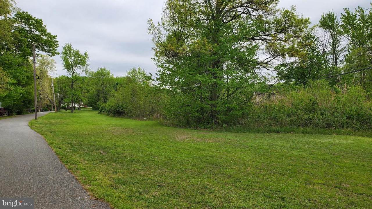 6147 Summit Bridge Road - Photo 1