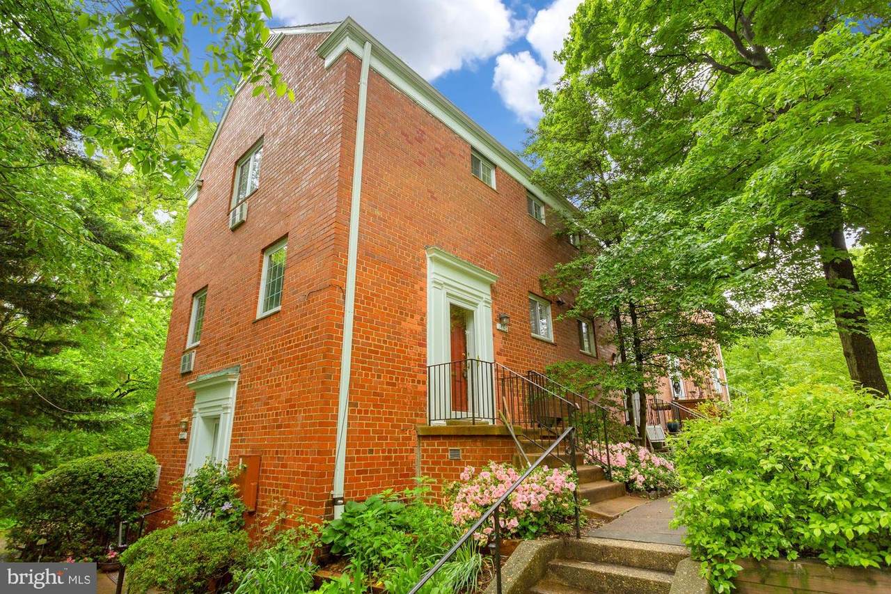 1562 Mount Eagle Place - Photo 1