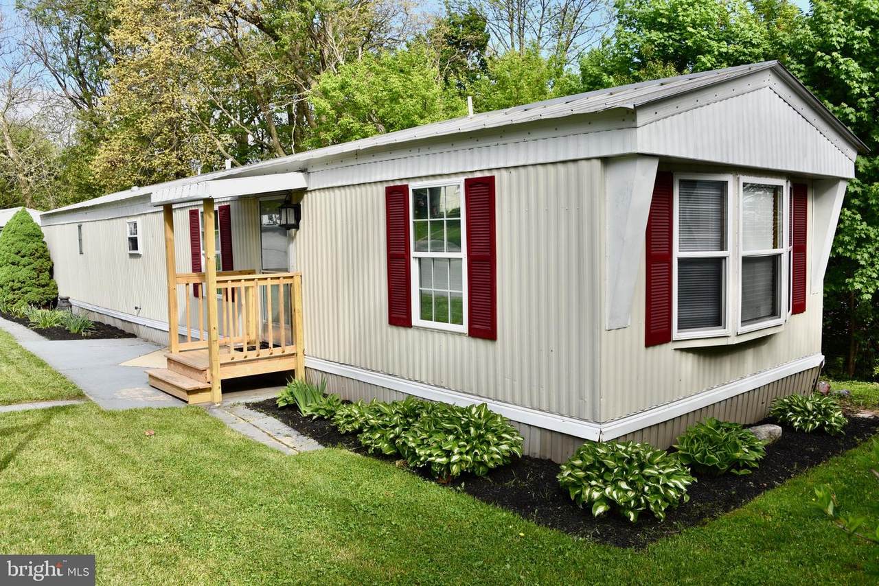709 Primrose Lane - Photo 1