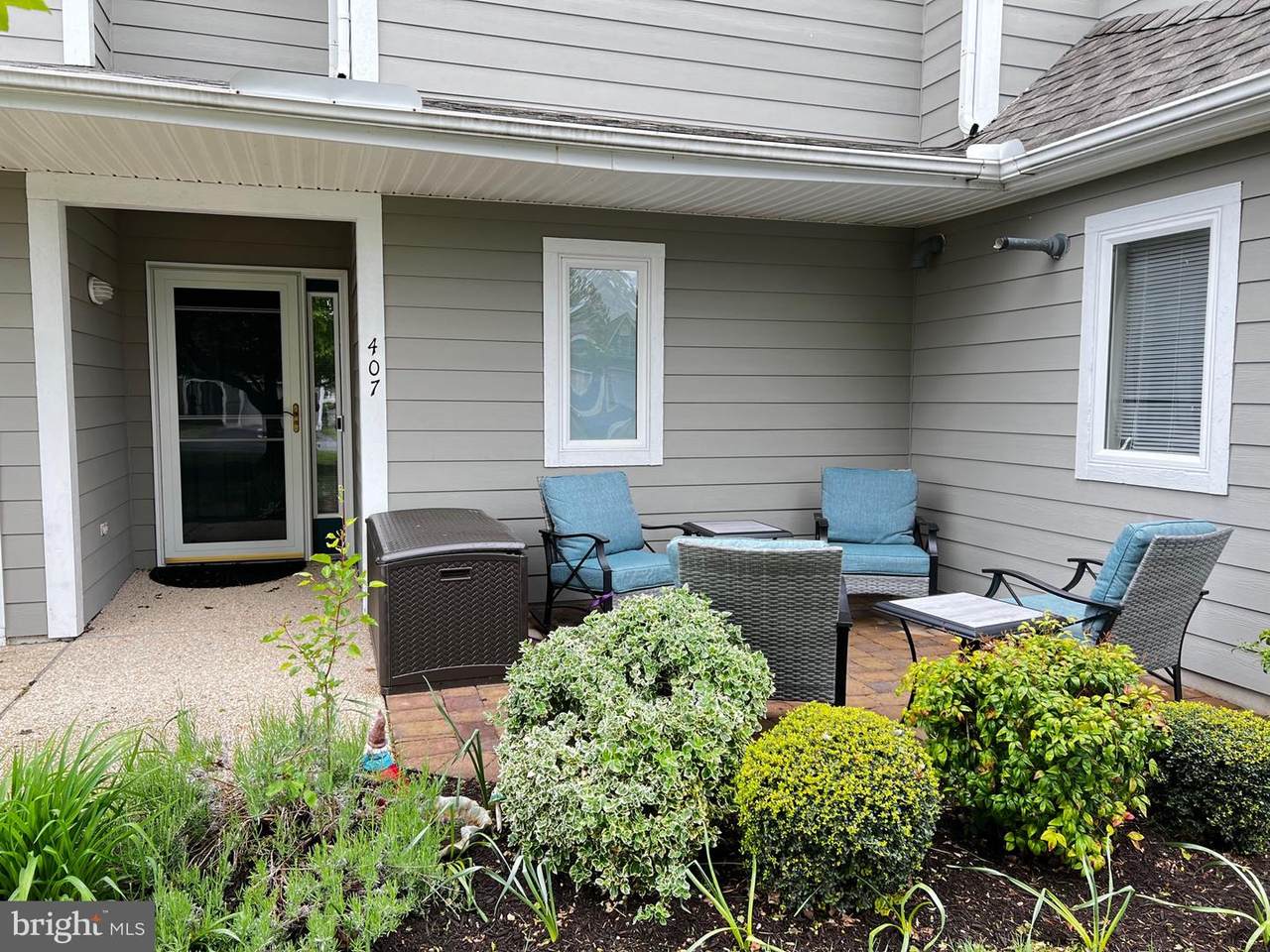 407 Lakeside Drive - Photo 1