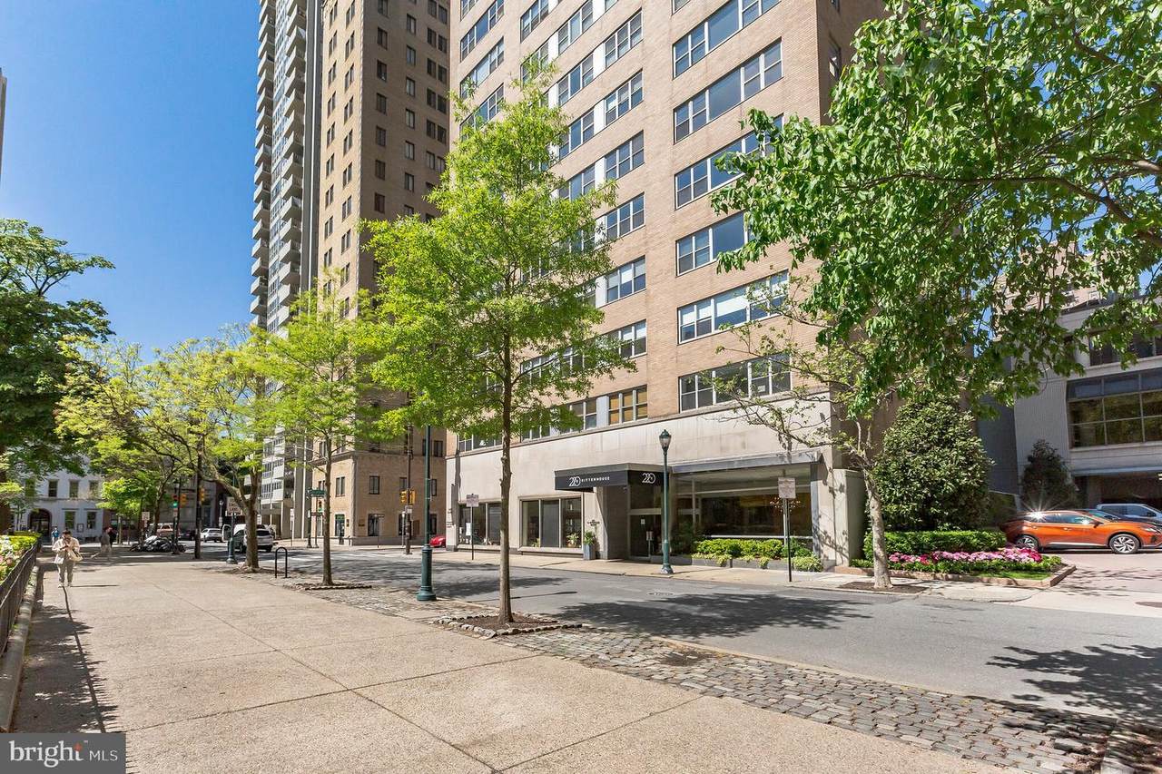 220 Rittenhouse Square - Photo 1