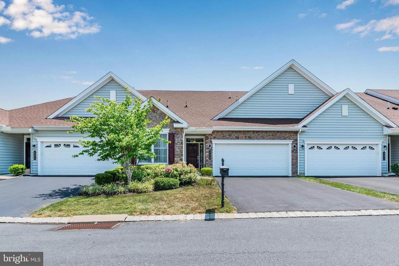 228 Colonial Drive - Photo 1