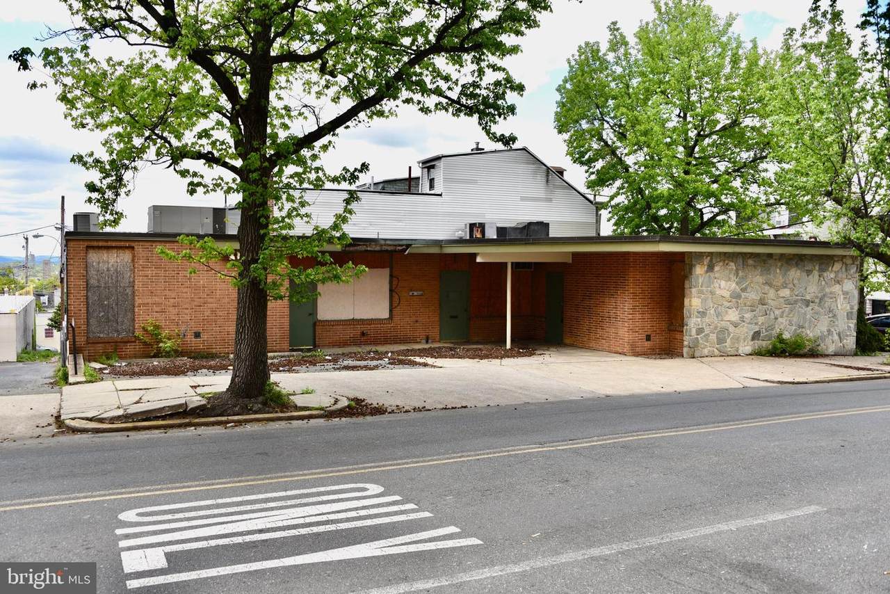 238 12TH Street - Photo 1