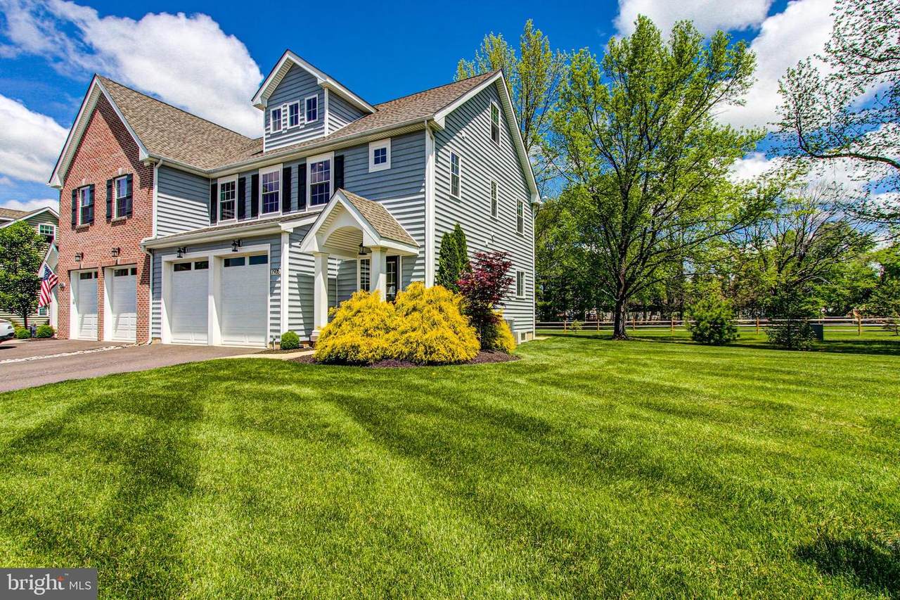 1935 Waid Way - Photo 1