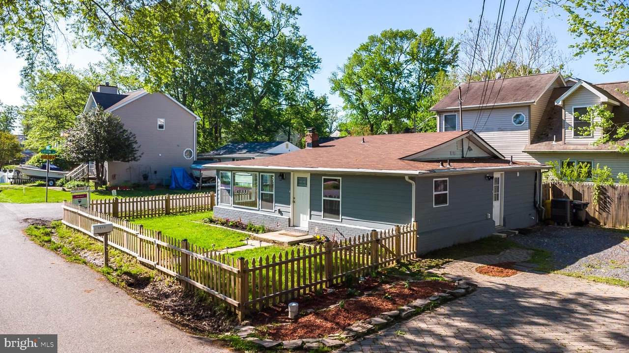 1613 Winters Avenue - Photo 1