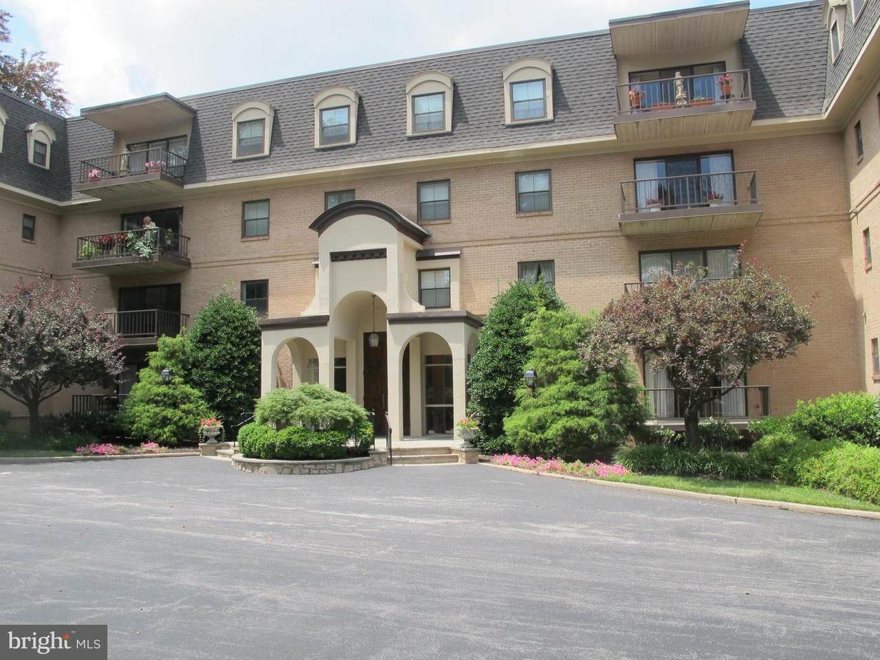 601 Montgomery Avenue - Photo 1
