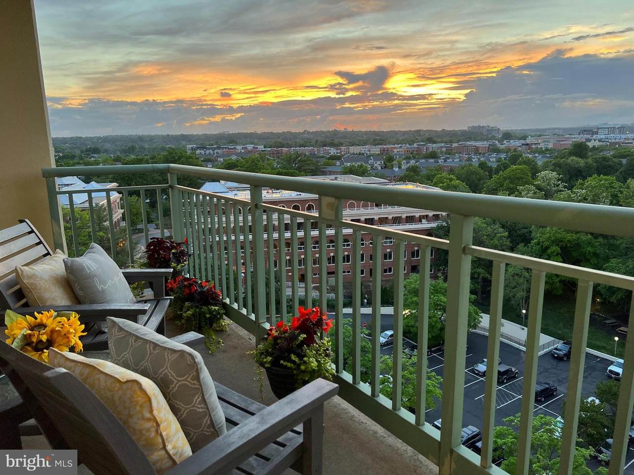 501 Slaters Lane - Photo 1