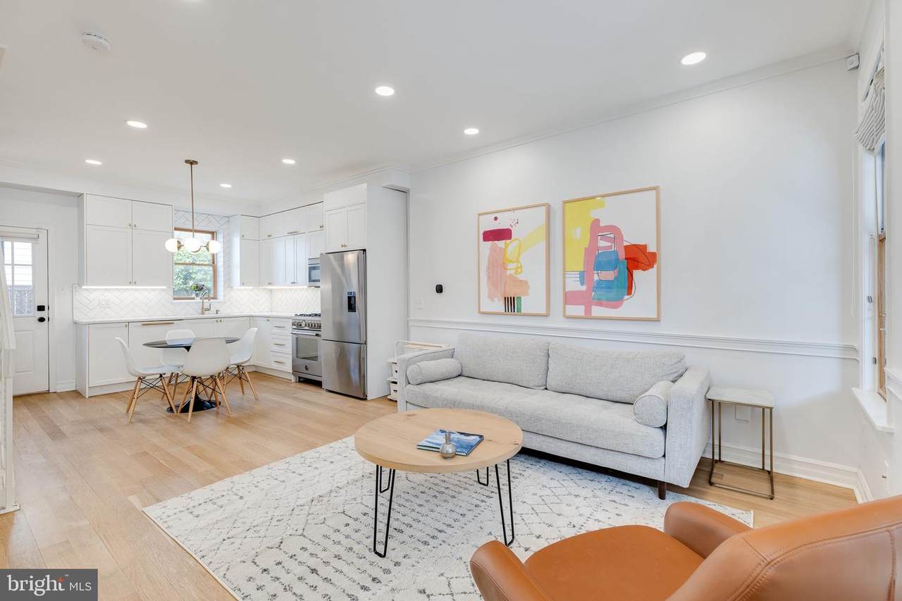 1625 Catharine Street - Photo 1