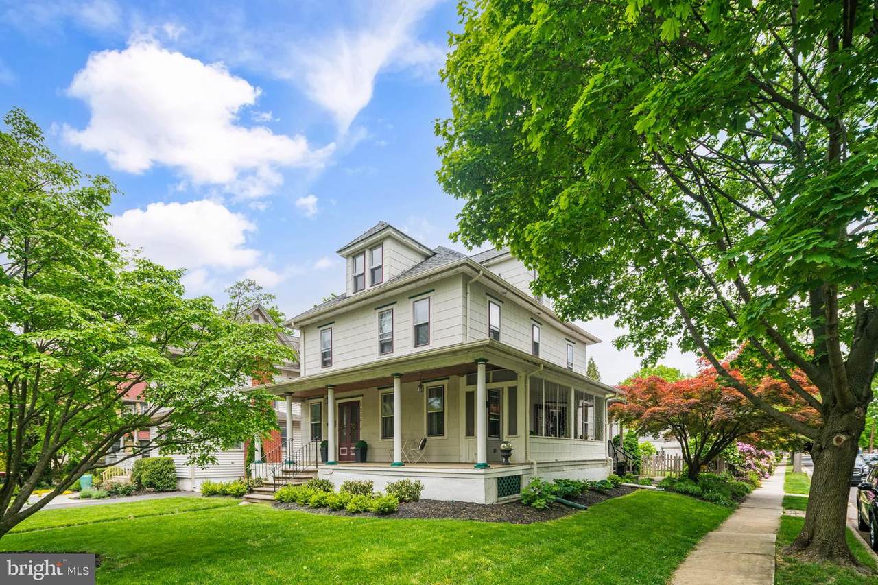 225 8TH Avenue - Photo 1