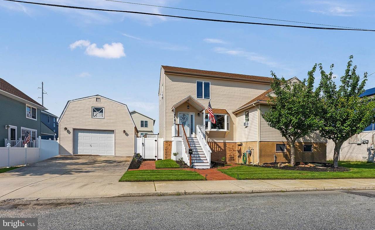 548 Pine Avenue - Photo 1