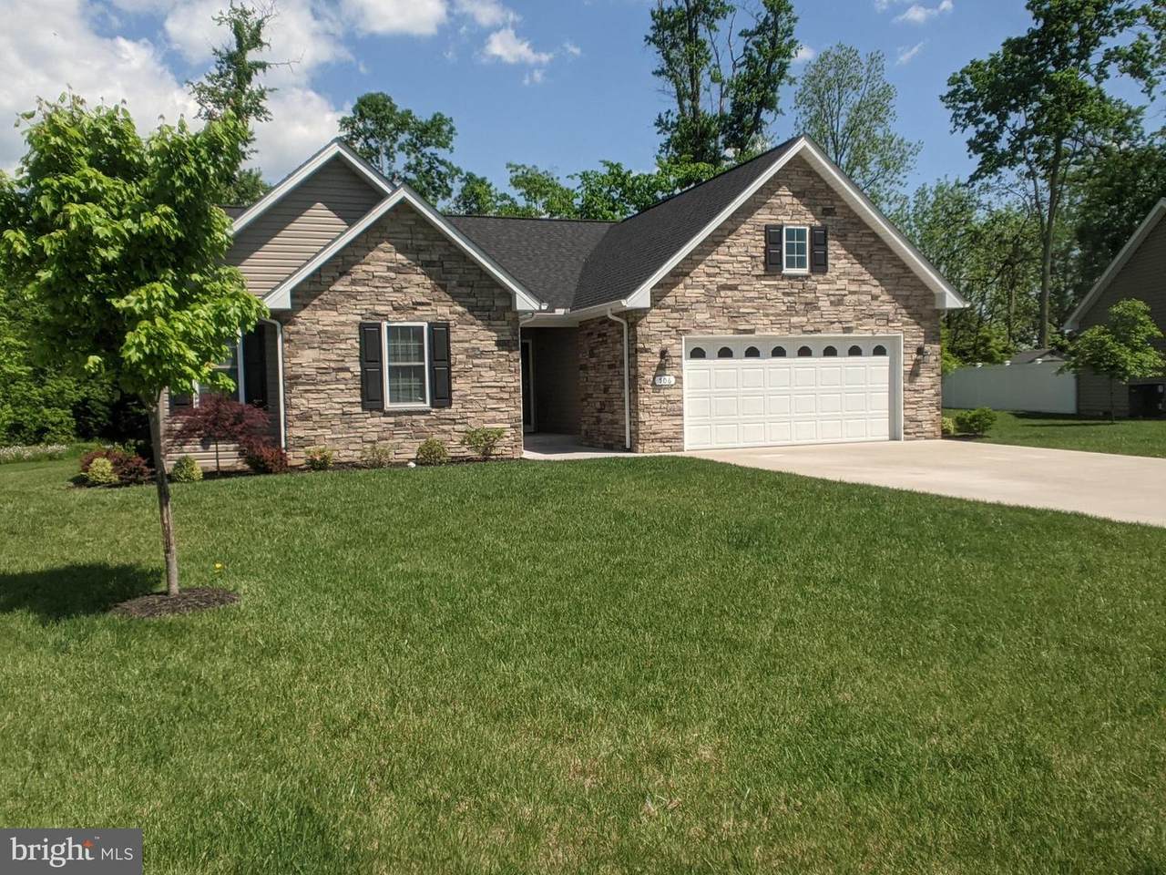 506 Hamilton Circle - Photo 1