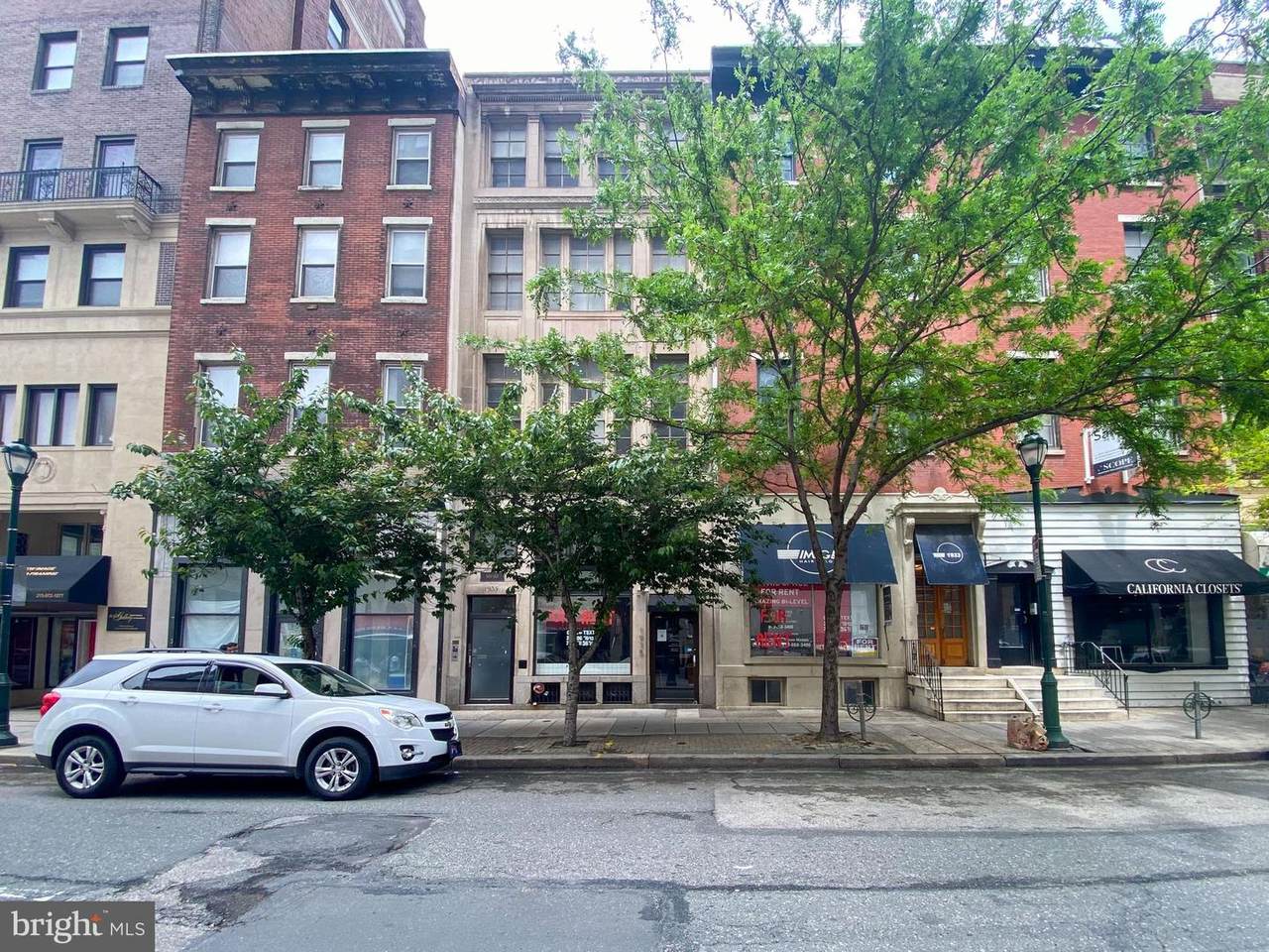 1933 Chestnut Street - Photo 1