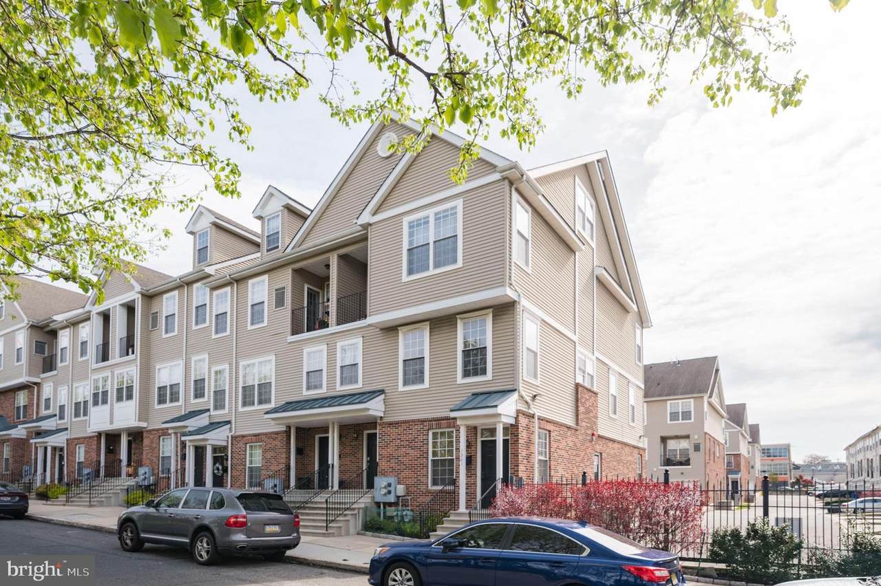 1301 32ND Street - Photo 1