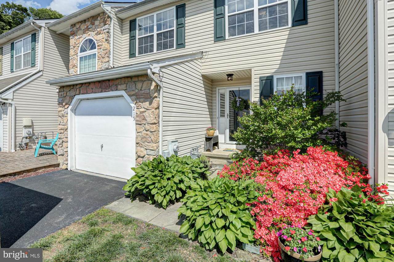 215 Beckington Court - Photo 1
