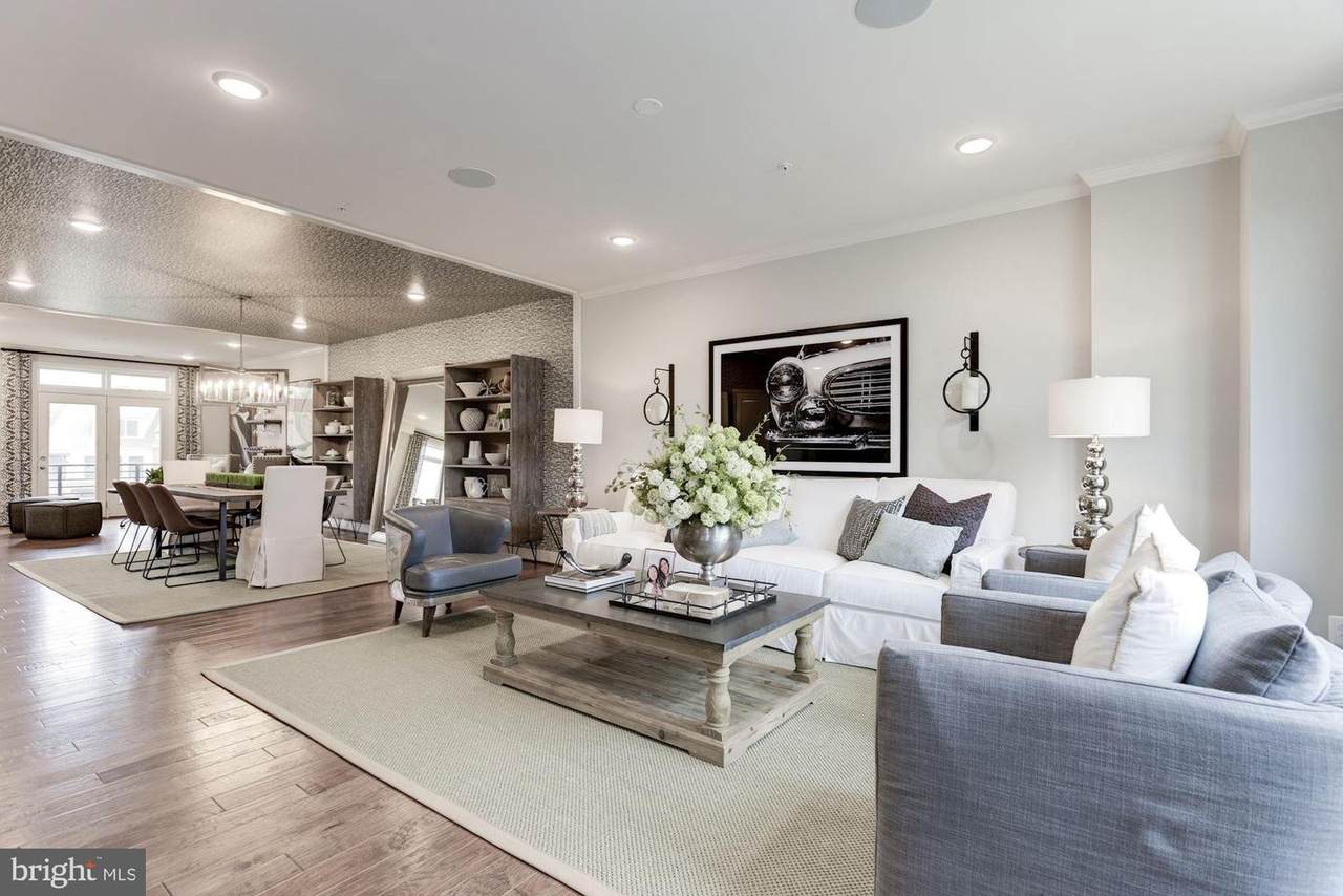 43236 Farringdon Square - Photo 1