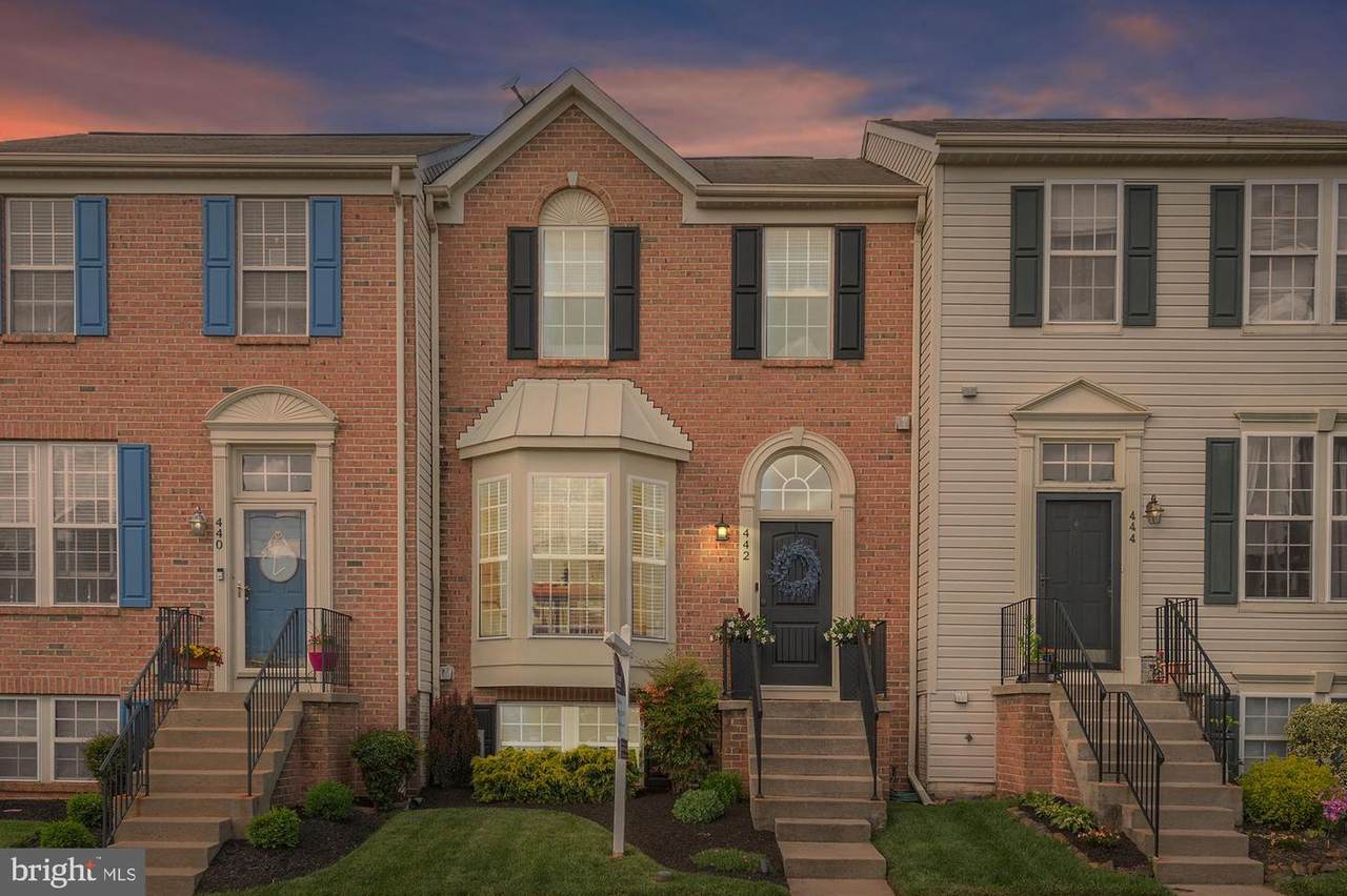 442 Rose Way - Photo 1