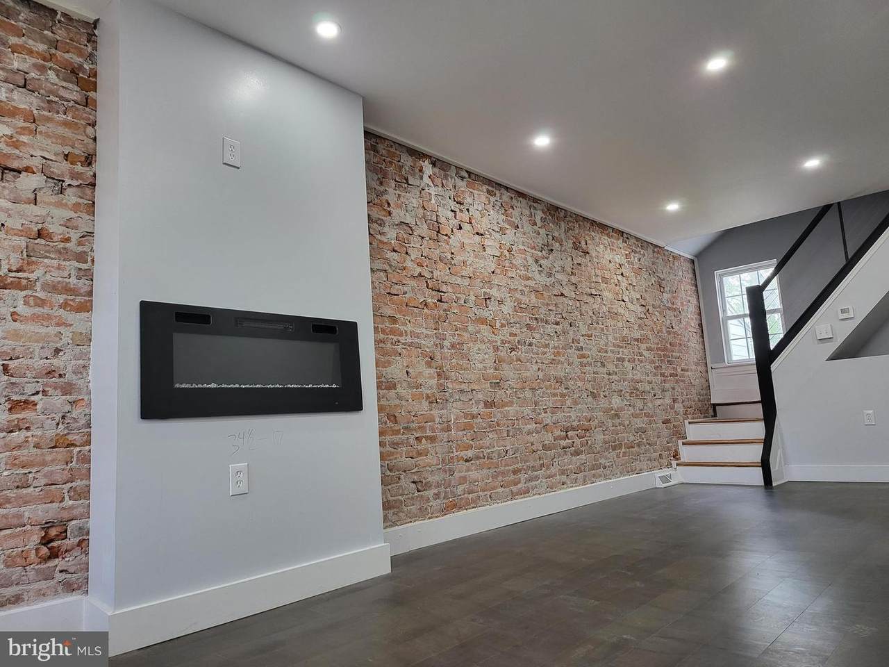 1036 Yates Avenue - Photo 1