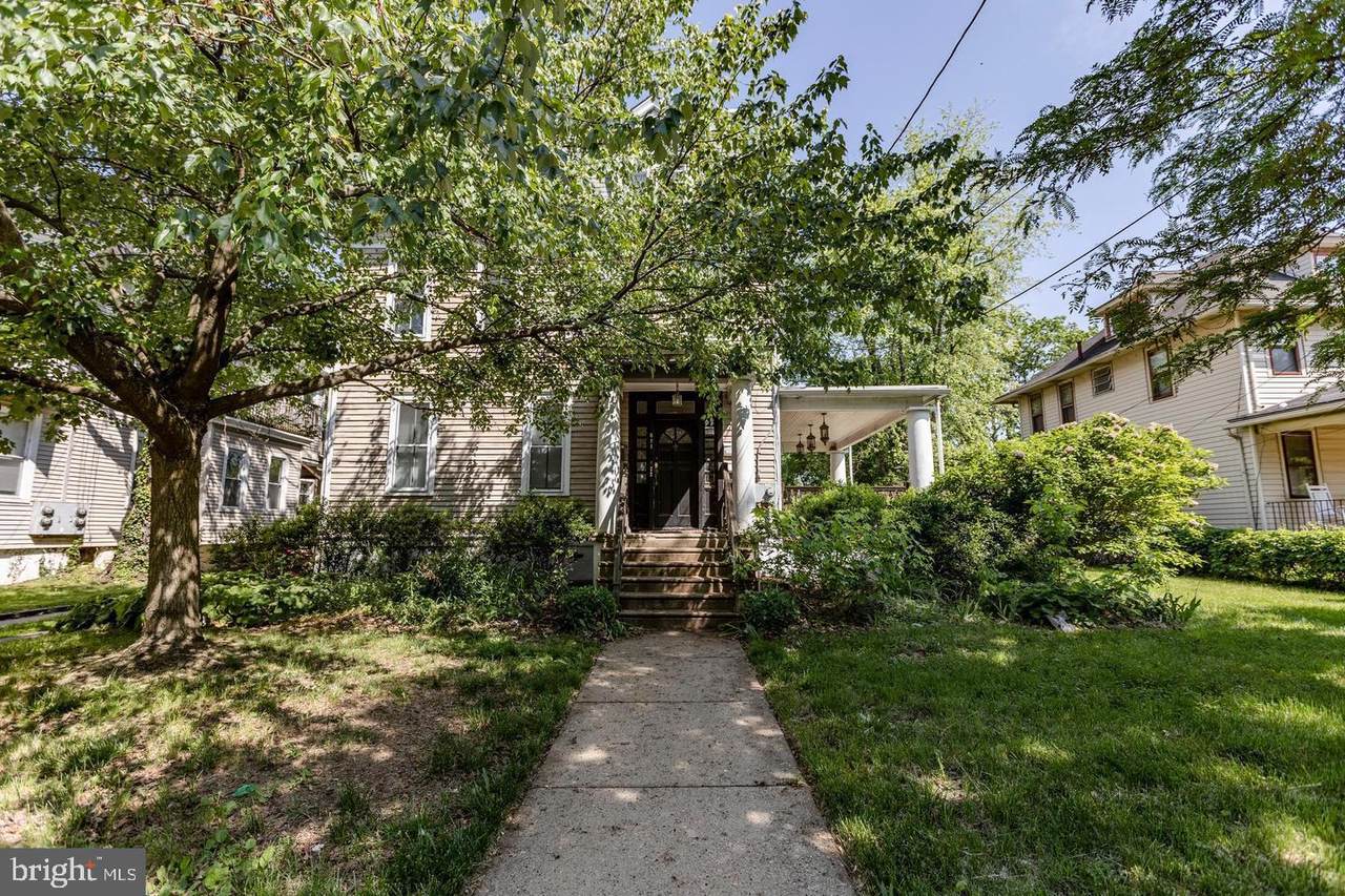 811 Collings Avenue - Photo 1