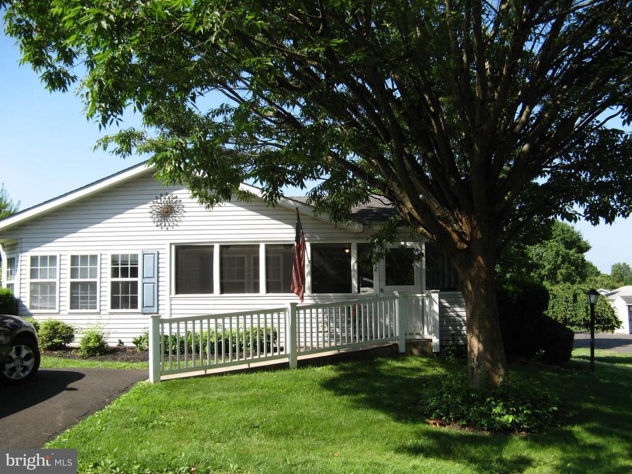 142 Blue Jay Court - Photo 1